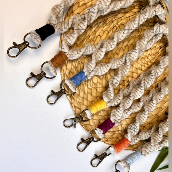 Macrame Keychain | Handmade - Picture 3 of 4